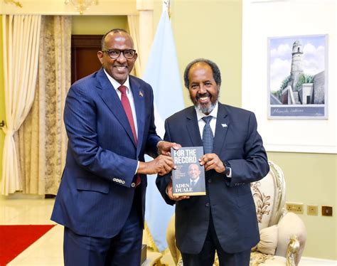 MADAXWEYNE SHEEKH OO MADAXTOOYADA QARANKA KU QAABILAY WASIIRKA DIFAACA