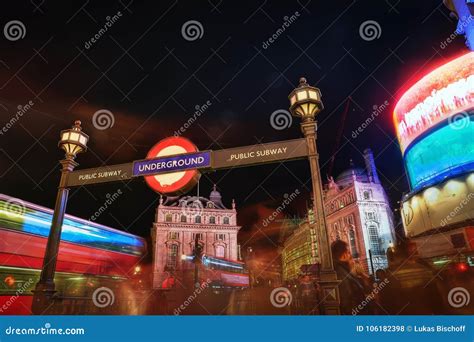 Piccadilly circus at night editorial stock photo. Image of billboard - 106182398