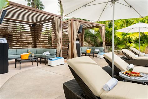 Cabanas and Daybeds in Orlando, Florida | Marriott Hotels & Resorts