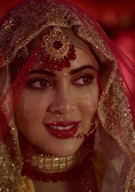 Bhojpuri Actress Sahar Afsha Gets Married After Quitting Showbiz, Stuns In A Golden Attire And Hijab