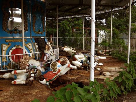 Broken Carousel With Images Abandoned Theme Parks Abandoned