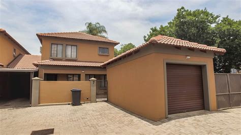 3 Bedroom Townhouse For Sale In Gauteng Pretoria Moot Waverley