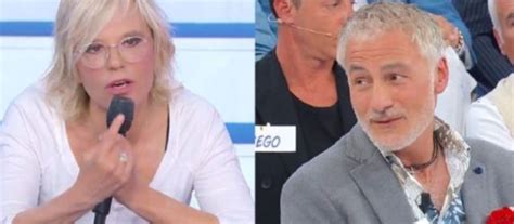 Uomini E Donne Maria De Filippi Mai Vista Cos Contro Un Corteggiatore