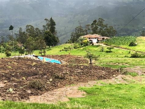 Familias evacuadas por deslave en Girón quieren volver a sus casas