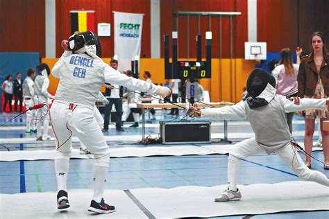 Fechten Geht Auch Ohne Steif Zu Wirken Sport Aus Der Region