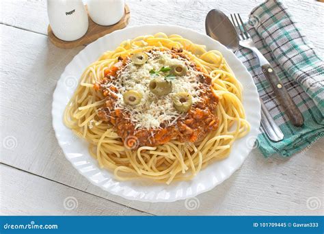 Spaghetti Bolognese In Plate On Wooden Table Stock Image Image Of Delicious Italian 101709445