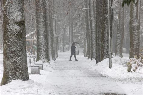 Foto Prekrasni Prizori Iz Gorskog Kotara Gdje Je Snijeg Prekrio Ulice