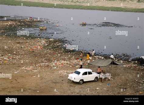 Yamuna river agra pollution hi-res stock photography and images - Alamy