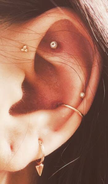 Chic And Bold Conch Piercing Ideas Styleoholic