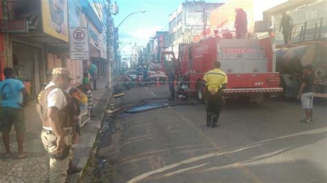 Incêndio atinge lojas no centro de Feira de Santana Bahia G1