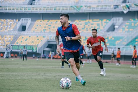 Persebaya Tampil Full Team Di Laga Persahabatan Lawan Psim Suara Surabaya