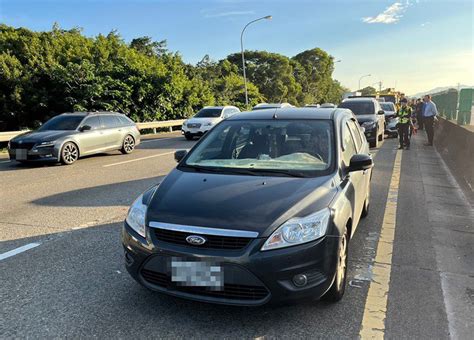 國3南下5車連環撞車禍 小貨車失控釀禍 社會萬象 社會 聯合新聞網