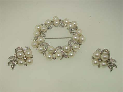 VINTAGE RICHELIEU FAUX PEARL RHINESTONE PIN EARRINGS SET O B MINTY