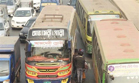 যত্রতত্র যাত্রী ওঠা নামা ঝুঁকি নিয়ে রাস্তা পার