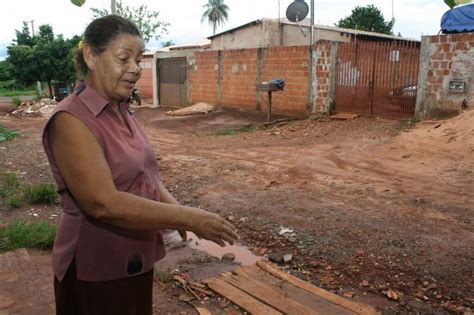 ruas intransitáveis e cheias de buracos bairro pede socorro