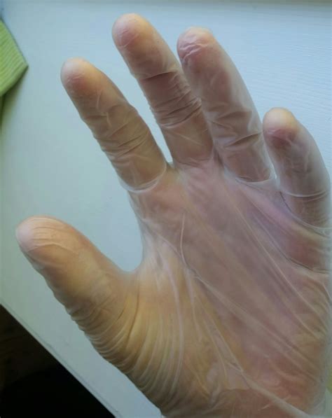 electromagnetism - Why do vinyl gloves work on my touch screen, while