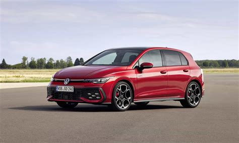 VW Golf Mk8 5 Debuts Double Apex