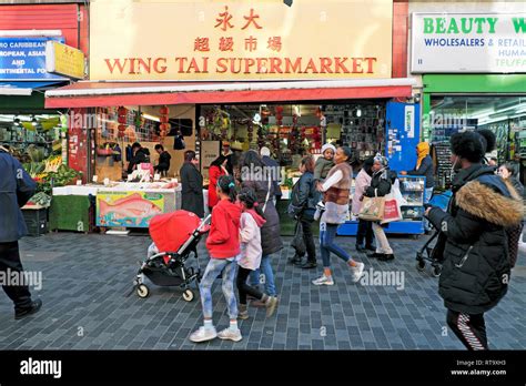 Chinese Supermarket Hi Res Stock Photography And Images Alamy