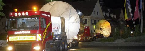 Zwei Riesen des Nachts auf der Straße Sulzburg Badische Zeitung