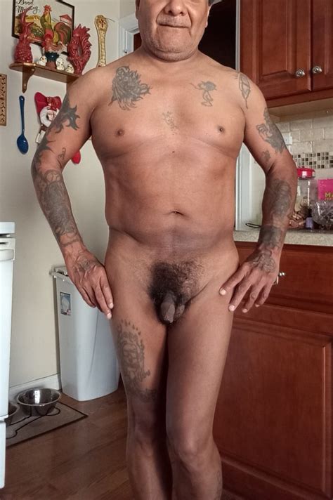 Whould Anyone Like To Share Some Of Their Nude Pics Im Bi So Dicks Are