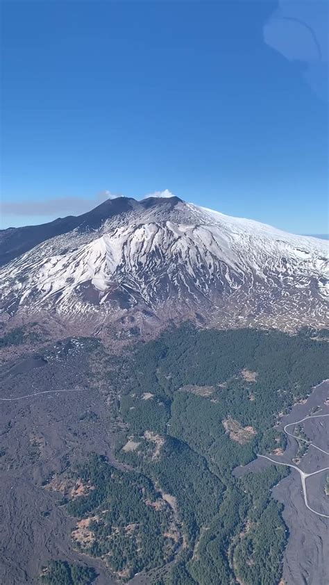 Etna Il Video Del Sorvolo Dei Crateri Sommitali Per Monitorare Il Vulcano