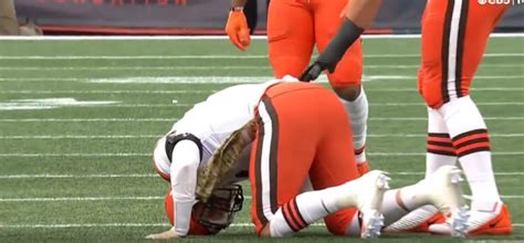 Baker Mayfield Goes Down With Leg Injury, Limps Off Field (VIDEO)