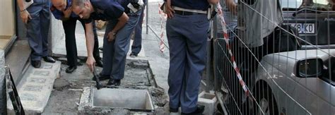 Napoli Rapina Della Banda Del Buco Alle Poste Bottino Di Mila Euro