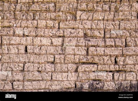 Pared De Ladrillos De Adobe Viejo Hecho De Barro Y Paja Útil Para