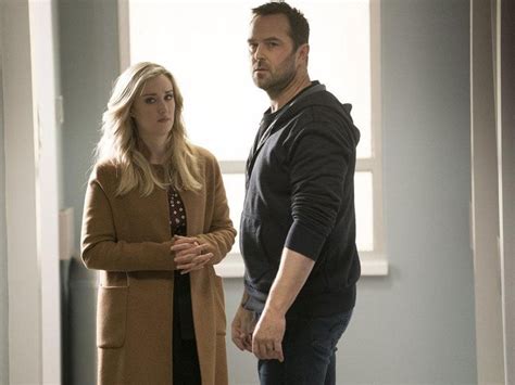 Foto De Ashley Johnson Blindspot Fotos Sullivan Stapleton Ashley