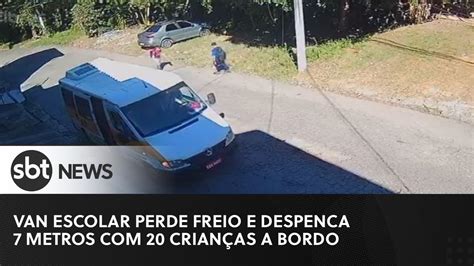 Van Escolar Crian As Perde Freio E Despenca De Barranco Em Sp