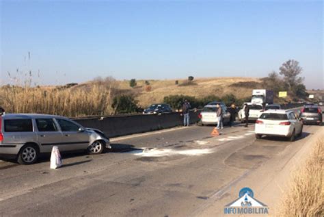 Incidente Sulla Pontina Scontro Tra Auto E Olio Su Carreggiata Code