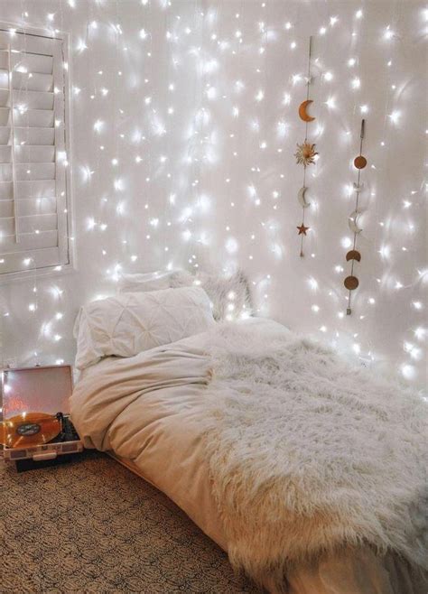 30+ Cozy Fairy Lights Bedroom - DECOOMO