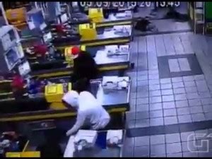 G Grupo Armado Fuzil E Pistolas Invade Mercado Em Sc Veja O