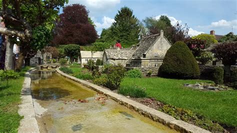 How to visit Bourton on the Water Model Village in Cotswolds?