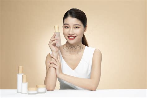 Young Women Skin Care Products Cosmetic Set Display Picture And HD ...