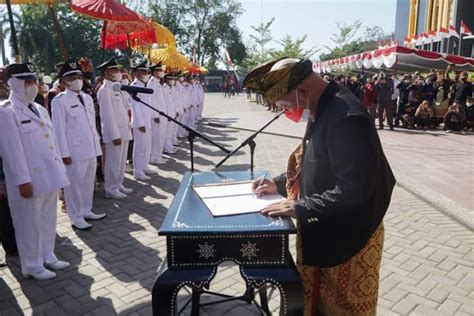 Dihari Jadi Kabupaten Lotim Ke 126 Bupati Sukiman Lantik 29 Kades Terpilih