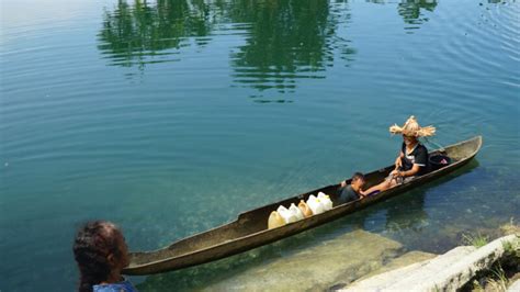 Perjuangan Perempuan Adat Di Mentawai Mendapatkan Air Bersih