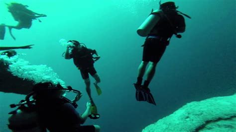 2015 12 26 Diving The Great Blue Hole Belize Youtube