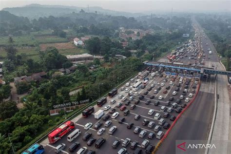 Libur Panjang Akhir Pekan Wisatawan Padati Puncak Bogor Antara News