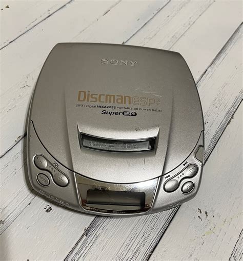 Sony Discman ESP2 Digital Mega Bass D E251 Portable CD Player Silver