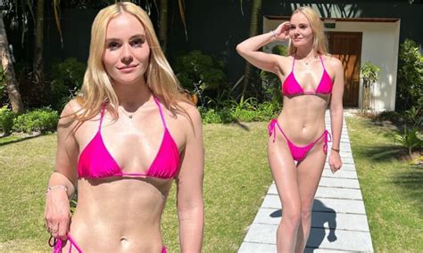 3 Hot Sexy Margot Ramsey Bikini Pics