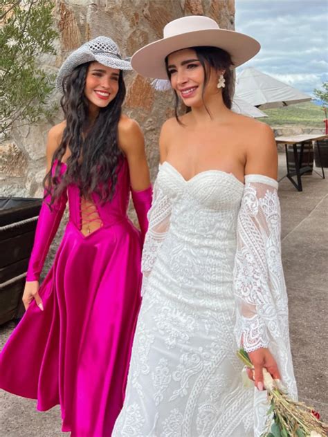 Critican A Bárbara De Regil Por Usar Un Vestido ‘inapropiado En La Boda De Su Hermana Ella Se