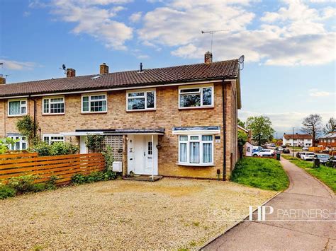 3 Bed End Terrace House For Sale In Paddockhurst Road Crawley Rh11