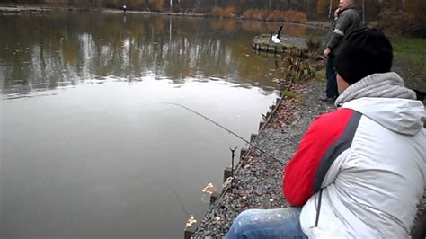 le secret de la pêche au feeder 1 carpe en 20 secondes YouTube