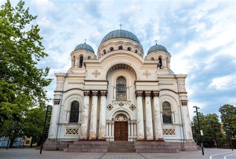 Iglesia de san miguel arcángel en kaunas lituania Foto Premium