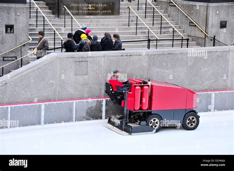 Rockefeller Center ice skating rink Stock Photo - Alamy