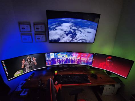 Samsung Odyssey 32" G7 + 49" G9 + 32" G7 Ultrawide Setup : r ...