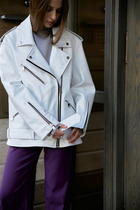 Косуха белая oversize мягкая кожа – купить за 71 250 ₽ | Beribegi