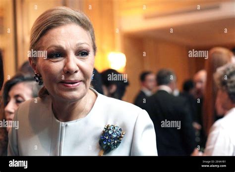 Empress Farah Pahlavi Anniversaire Fotos Und Bildmaterial In Hoher