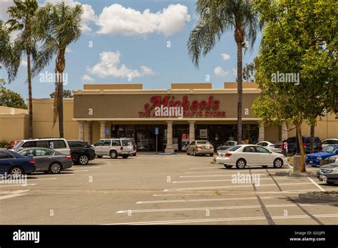 Michaels Craft Storefront Exterior Stock Photo Alamy